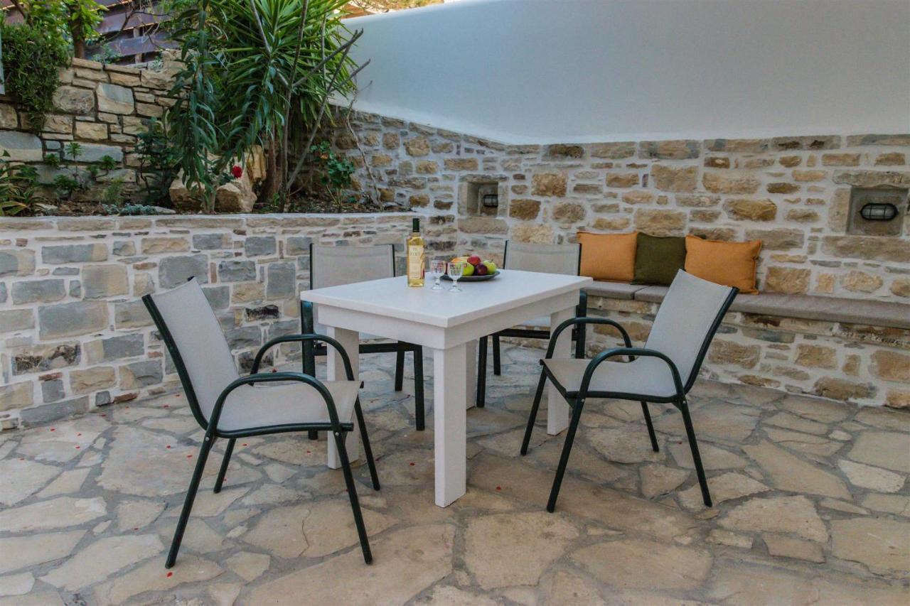 Hotel Sunshine Matala Buitenkant foto
